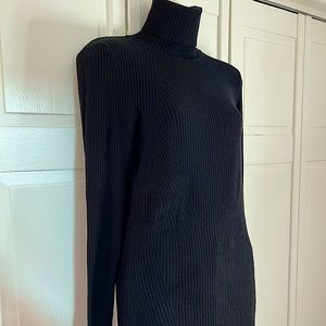 Ribbed turtleneck | Gold detail